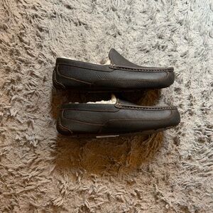 NWOB men’s UGG Ascot Leather Slipper sz  8
